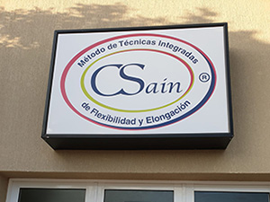 Frente con Cartel Logo